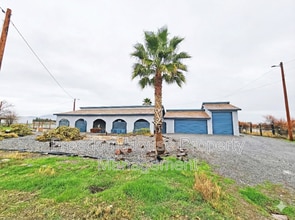 Building Photo - 2220 W Bell Vista Ave