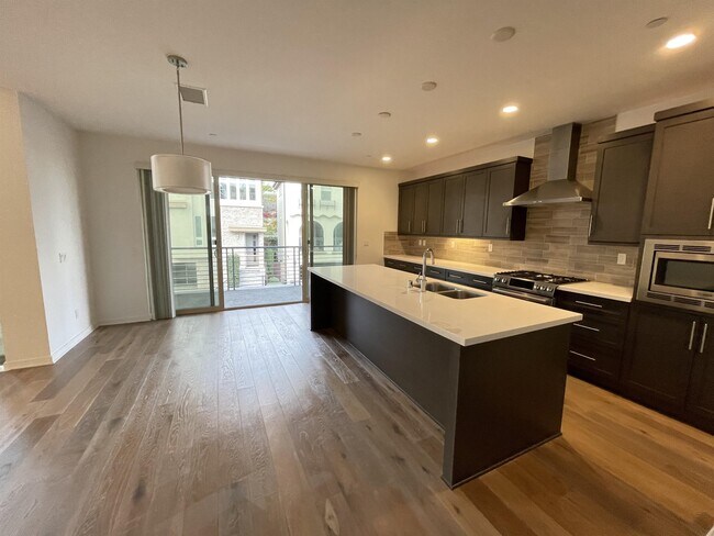 Building Photo - 8341 Summit Way