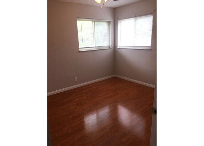 Building Photo - 563 Lowell Ave