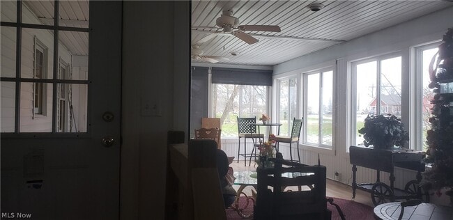 Foto del edificio - 15050 Lake Ave
