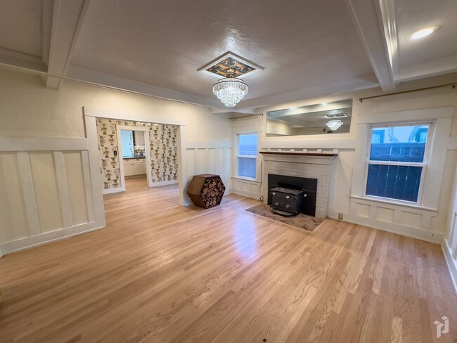 Building Photo - Chico Home with In-Law Suite