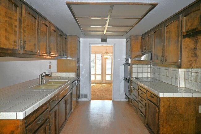 Building Photo - 80 Parkshore Cir