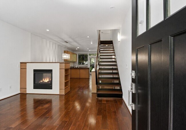 Foto del edificio - 2Bd/1.75Ba Bellevue Townhome