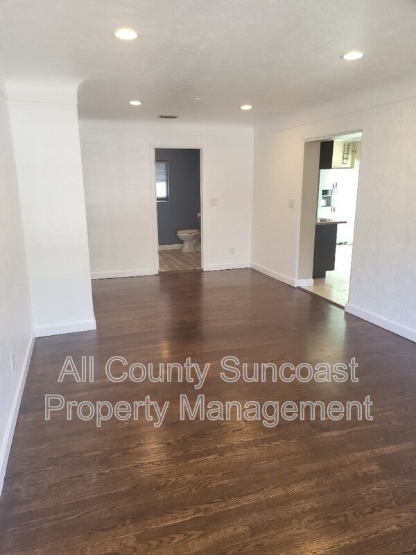 Building Photo - 5940 5th Ave N