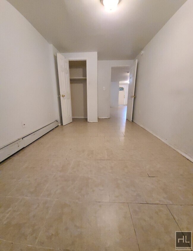 Foto del edificio - Spacious 2 Bedrooms in East Flatbush