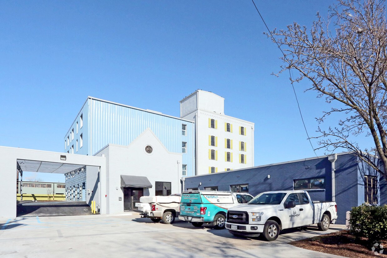 First Colony Flats Apartments in Norfolk, VA