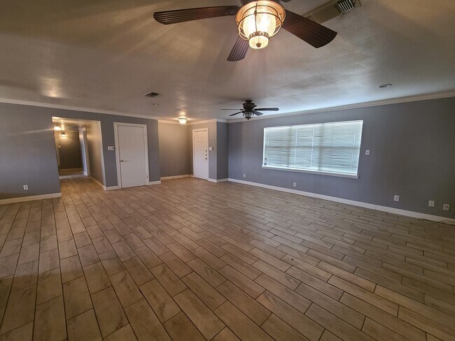 Building Photo - 9500 N County Rd W