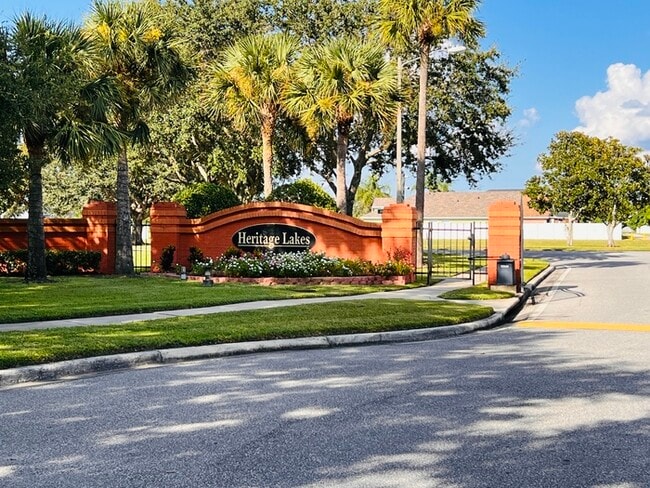 Building Photo - Beautifully Updated 3 bedroom 2 bath home ...