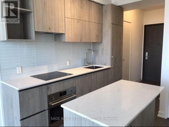 Building Photo - 1 Yorkville Ave