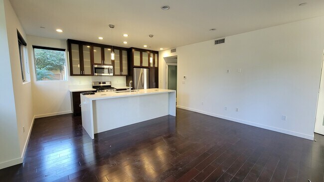 Open kitchen - 11610 Ohio Ave