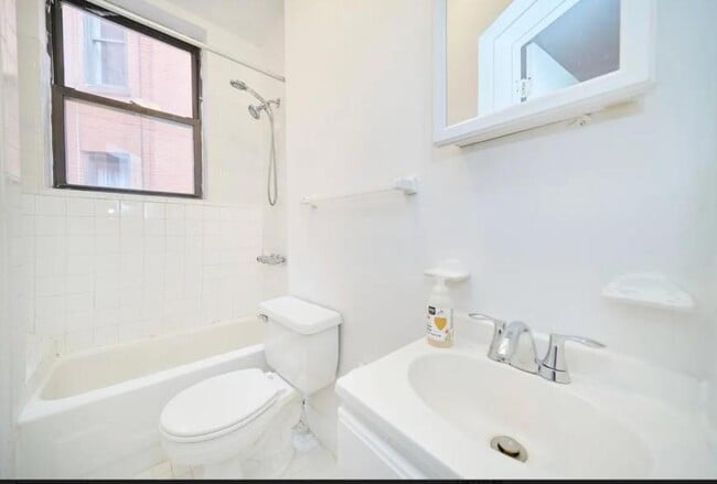 Building Photo - 1 bedroom in New York NY 10036