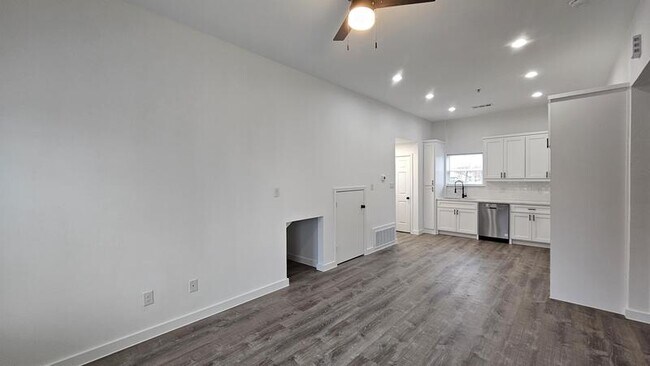 Building Photo - 2817 Vinnie Street - C