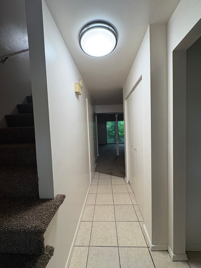 Hallway - 49 Vinway Ct