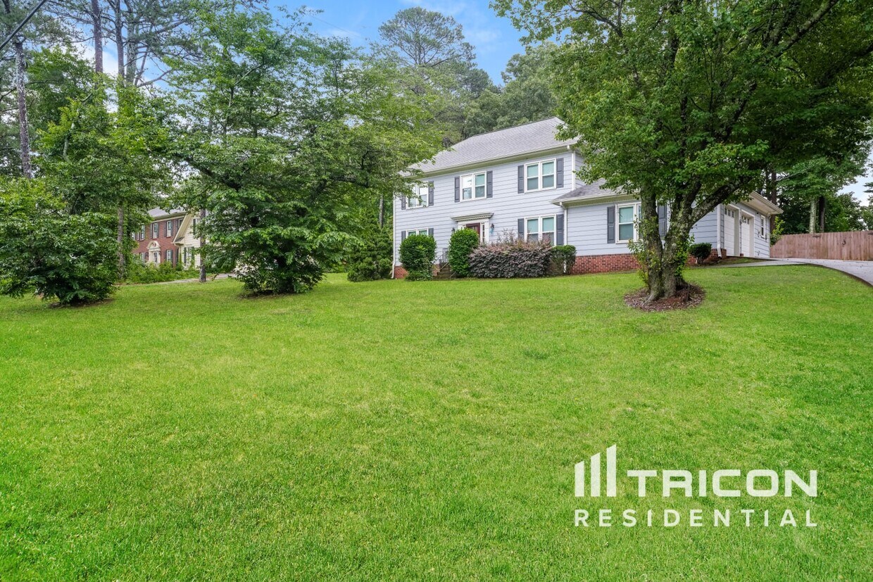 Foto principal - 2498 Mountain View Rd
