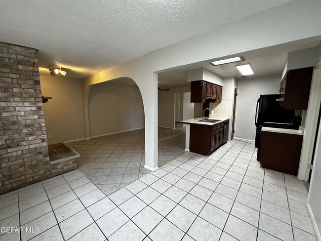 Building Photo - 5736 Port Lavaca Dr