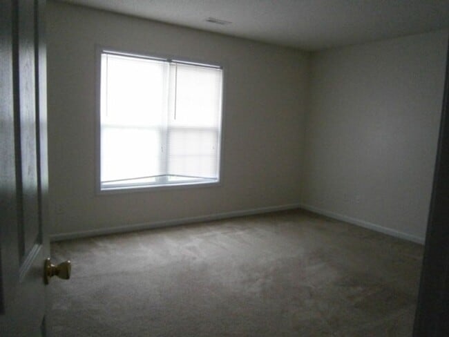 Building Photo - 231A Lakewood Dr