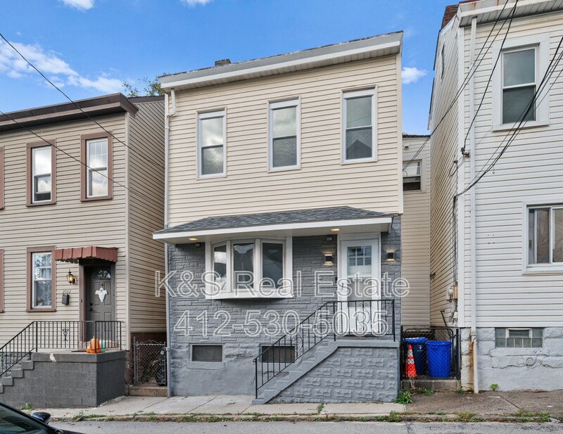 Photo - 2104 Straubs Lane