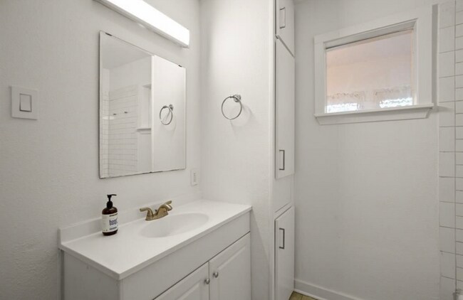 Foto del edificio - 2303 East Side Dr