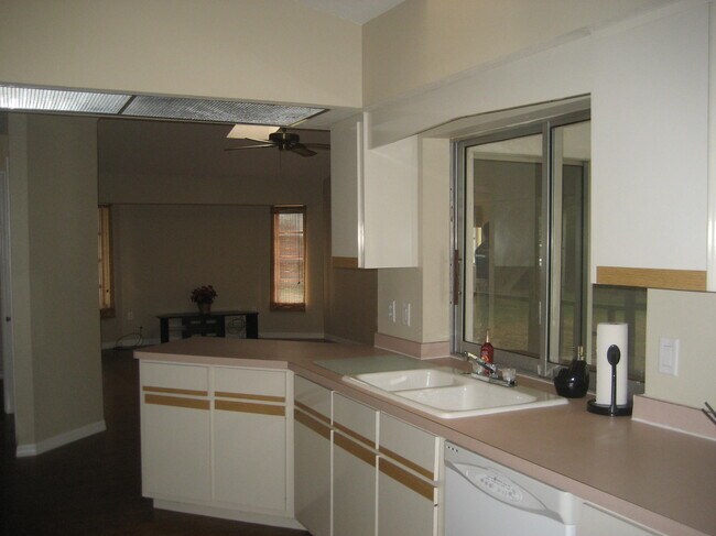 Foto del edificio - 13231 Windcrest Dr