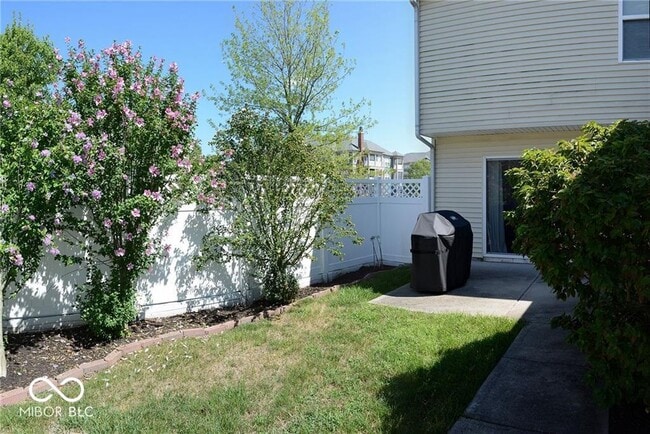 Building Photo - 13096 Tannenweg Way