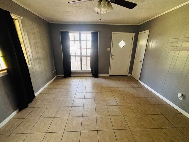 Foto del edificio - 3 Bedroom, 1 Bathroom House is Available Now!