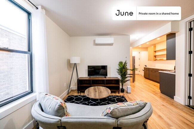 Foto del edificio - Private bedroom in 3 bed/2 bath Home