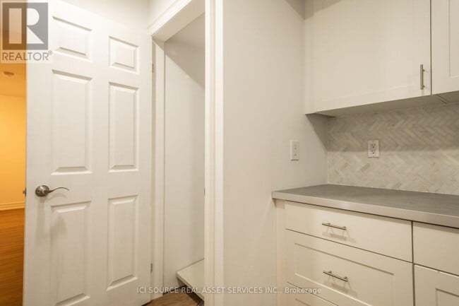 Photo du bâtiment - 96 Markham St