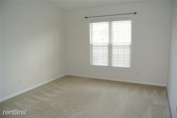 Building Photo - 138 Pinecrest Cir