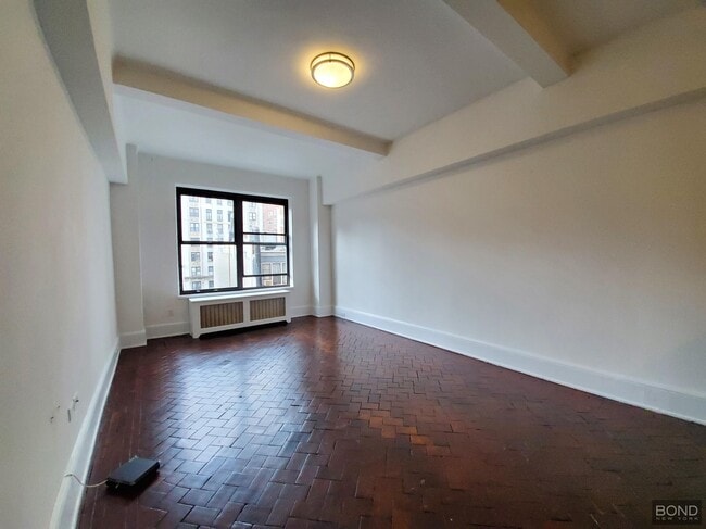 Building Photo - 160 W 73rd St