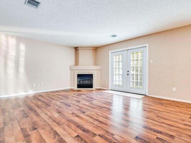 Building Photo - 1114 Thorn Creek Pl