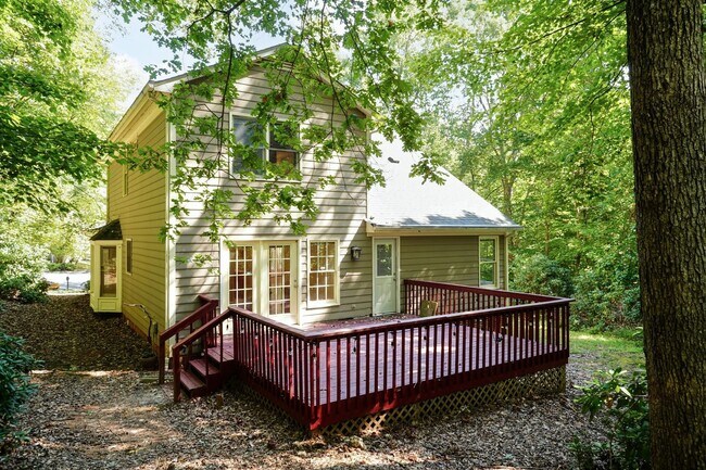 Building Photo - Four Bedroom Home!
