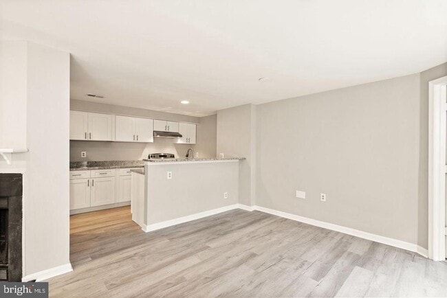 Foto del edificio - 4401 Pembrook Village Dr