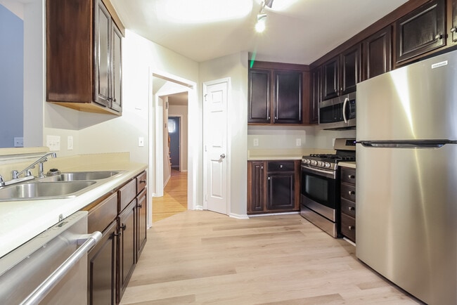 Building Photo - 205 S Birkenstock Dr