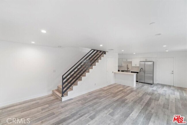 Foto del edificio - 5643 Willowcrest Ave