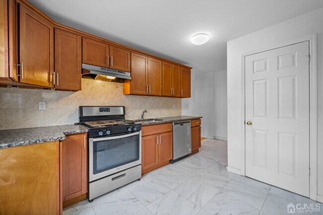 Foto del edificio - 724 Bound Brook Rd