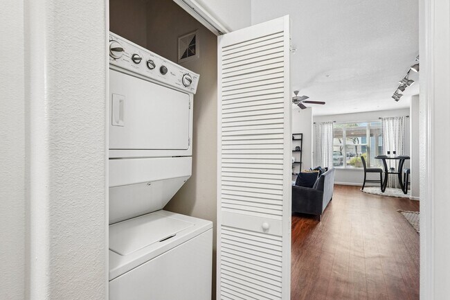 Acacia B, estudio, 1 baño, 656 pies cuadrados - Vue Park West