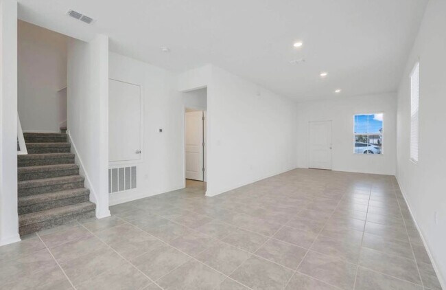 Building Photo - 2550 Skyline Lp