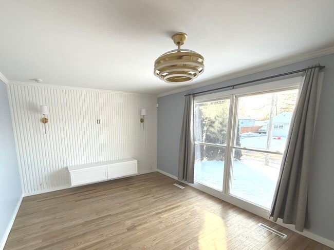 Foto del edificio - 2106 Tepee Ave