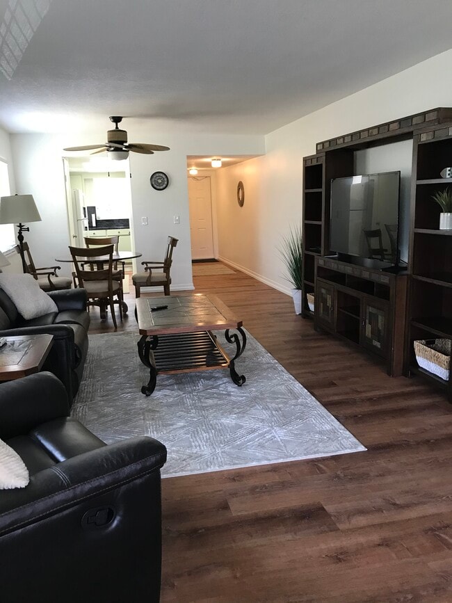 Living room - 505 129th Ave E