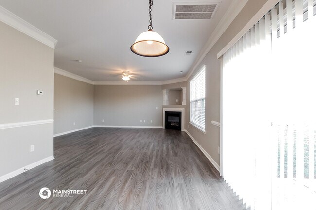 Building Photo - 3904 Herkimer Dr