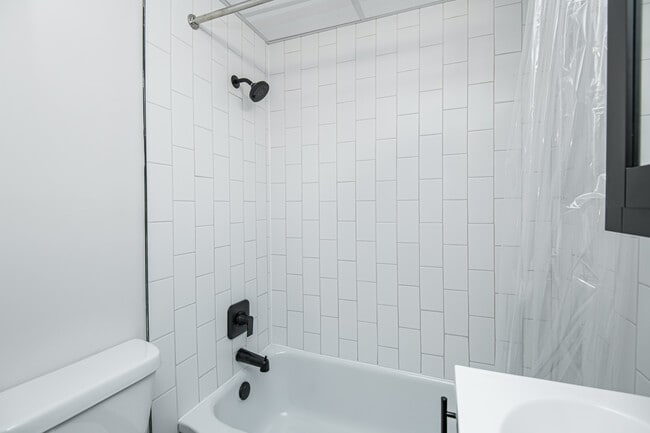 Full Bathroom - 108 16th St SE
