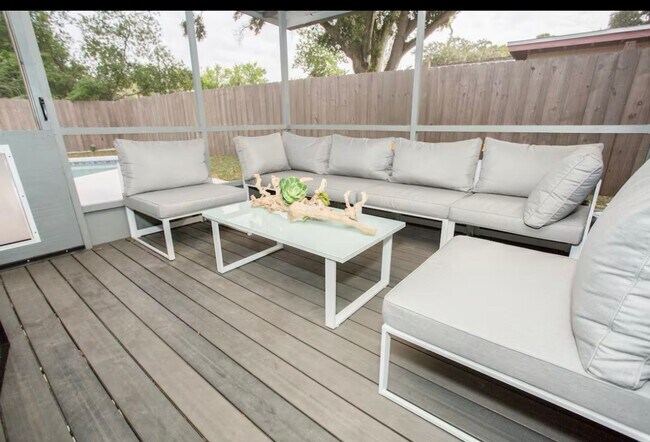 Foto del edificio - 3/2 Pool Home South Tampa Available NOW !!