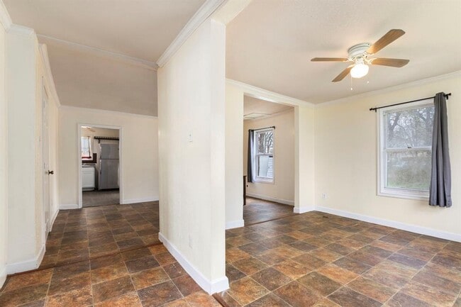 Building Photo - 2122 De Soto St