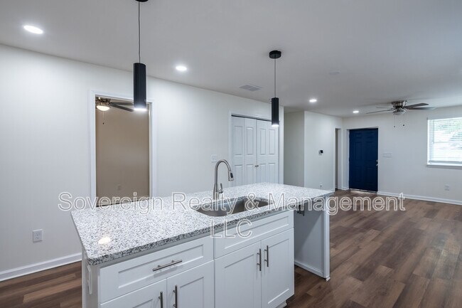 Foto del edificio - 450 Paines Ave NW