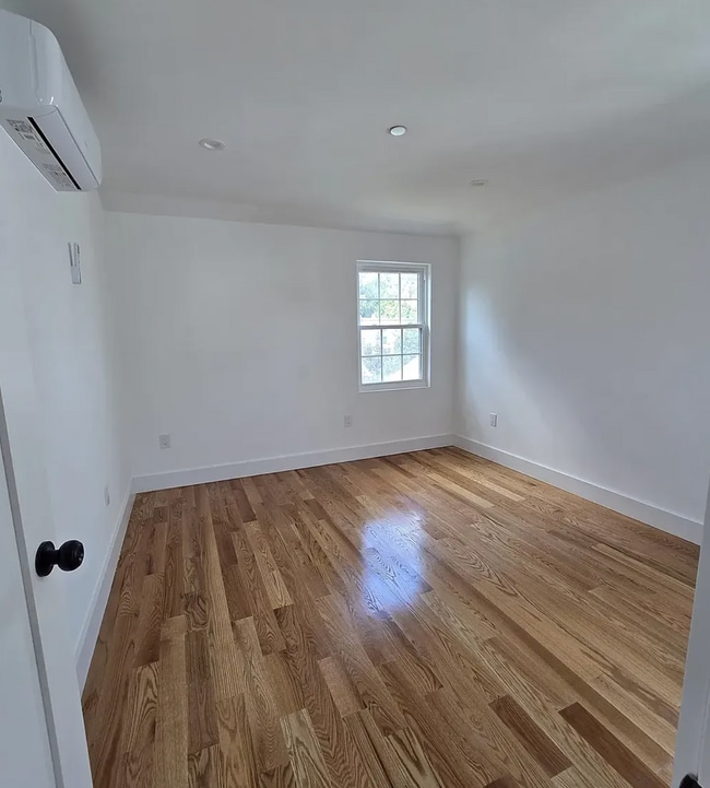 Foto del edificio - 119 Rochelle St