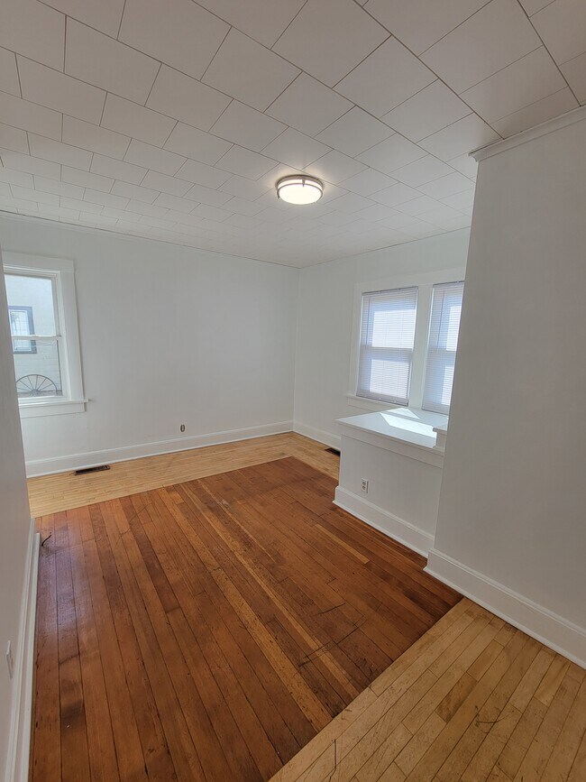 Building Photo - 417 W 7th Ave
