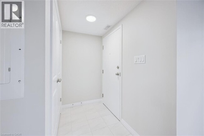 Building Photo - 410 Northfield Dr W