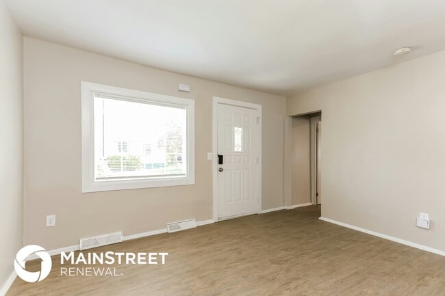 Building Photo - 5618 Davis Dr