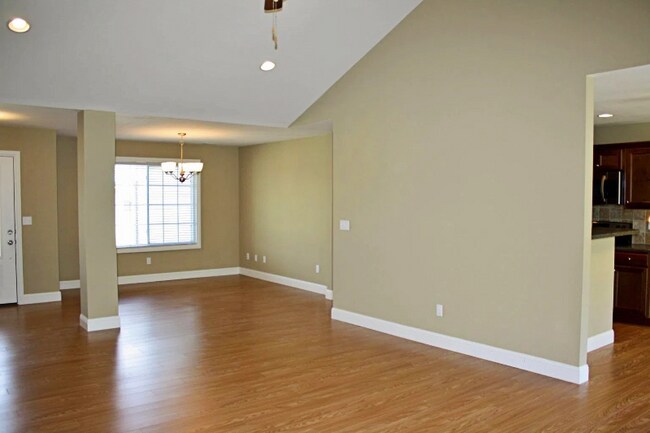 Building Photo - 4500 Weybridge Dr