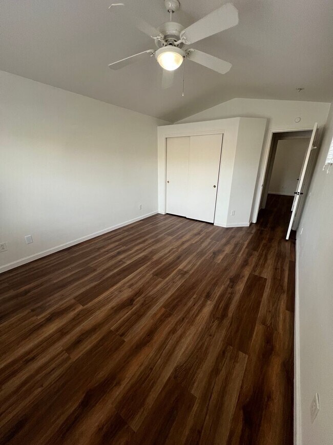 Building Photo - GORGEOUS 3 BEDROOM 2BATH HOME